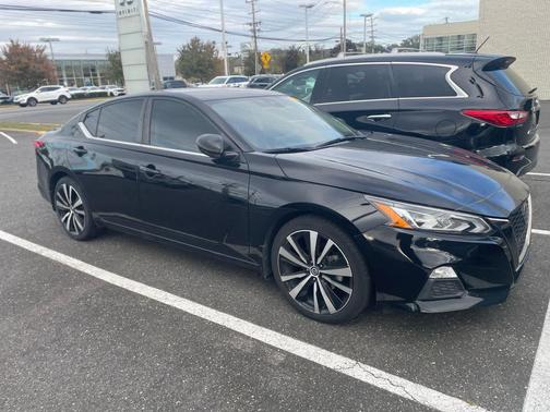 2022 Nissan Altima SR FWD
