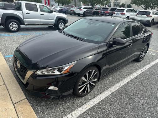 2022 Nissan Altima SR FWD