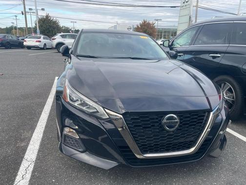 2022 Nissan Altima SR FWD