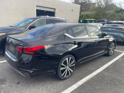 2022 Nissan Altima SR FWD