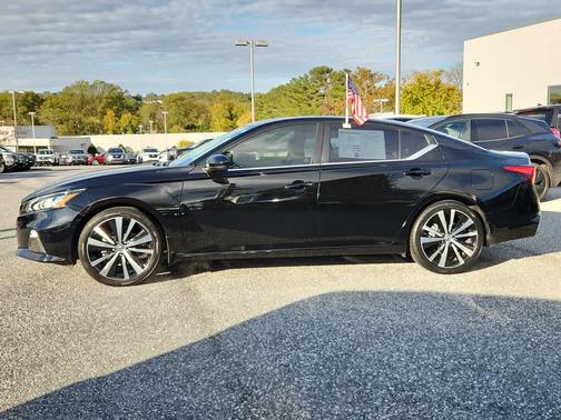 2022 Nissan Altima SR FWD