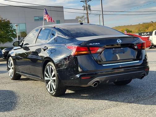 2022 Nissan Altima SR FWD