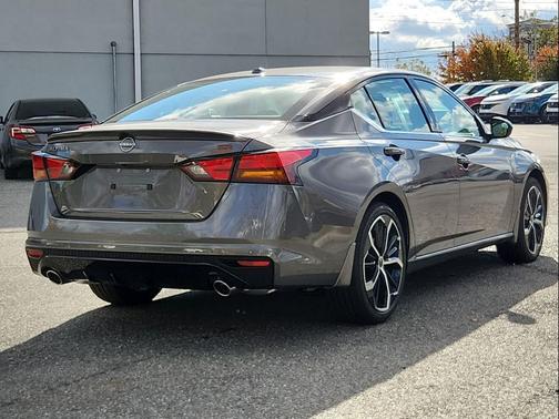 2025 Nissan Altima SR FWD