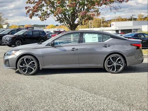 2025 Nissan Altima SR FWD