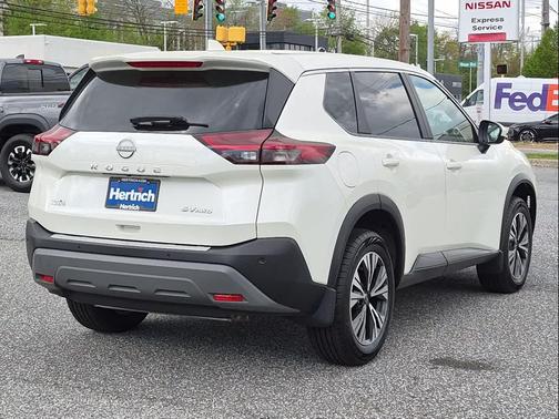 Pearl White Tricoat 2023 Nissan Rogue SV