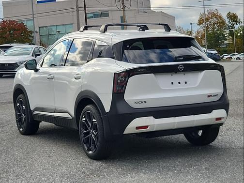 2026 Nissan Kicks SR