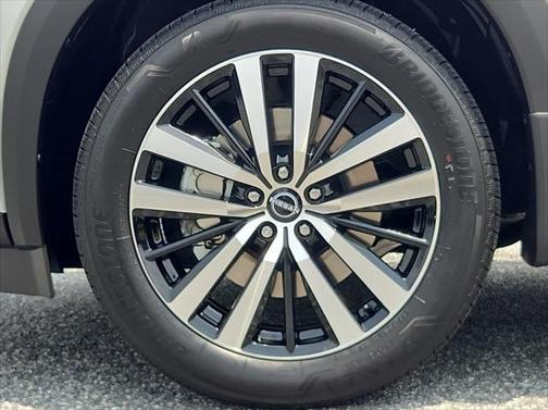 2025 Nissan Pathfinder Platinum 4WD