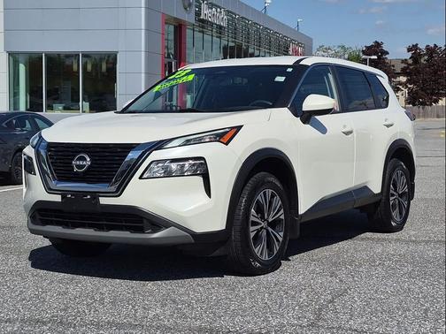 Pearl White Tricoat 2023 Nissan Rogue SV