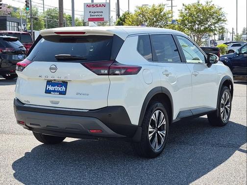 Pearl White Tricoat 2023 Nissan Rogue SV