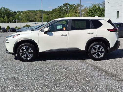 Pearl White Tricoat 2023 Nissan Rogue SV
