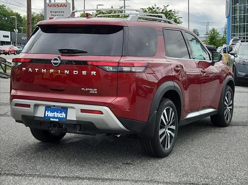 2025 Nissan Pathfinder Platinum 4WD