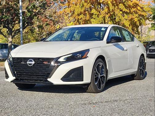 2025 Nissan Altima SR FWD