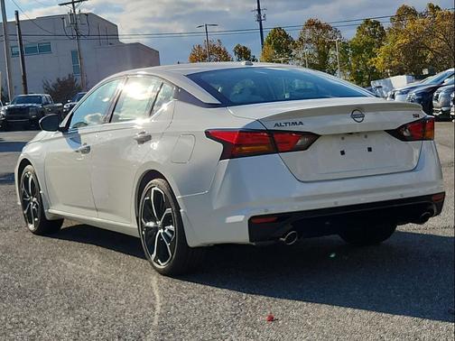 2025 Nissan Altima SR FWD