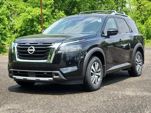 2025 Nissan Pathfinder SL 4WD