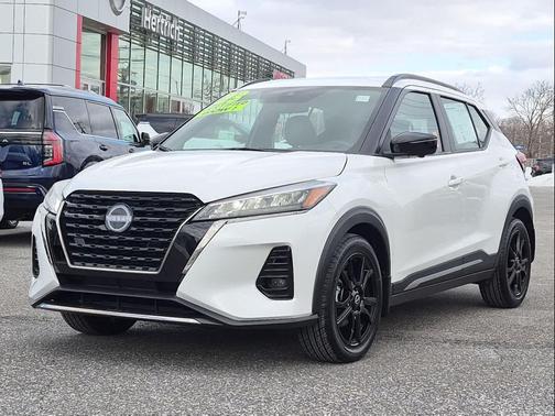 2023 Nissan Kicks SR