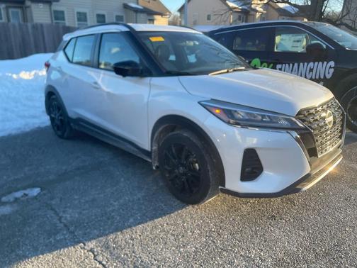 2023 Nissan Kicks SR