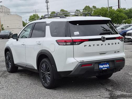 Everest White Pearl Tricoat 2026 Nissan Pathfinder SL
