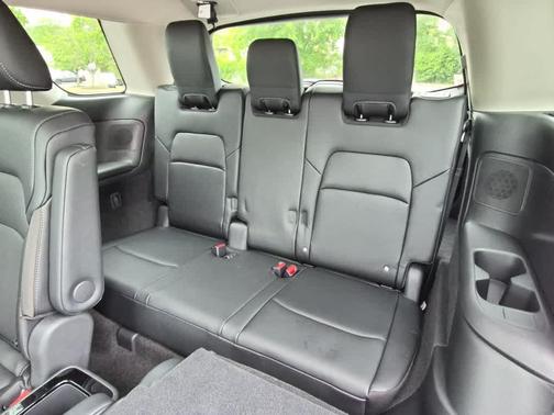 Everest White Pearl Tricoat 2026 Nissan Pathfinder SL