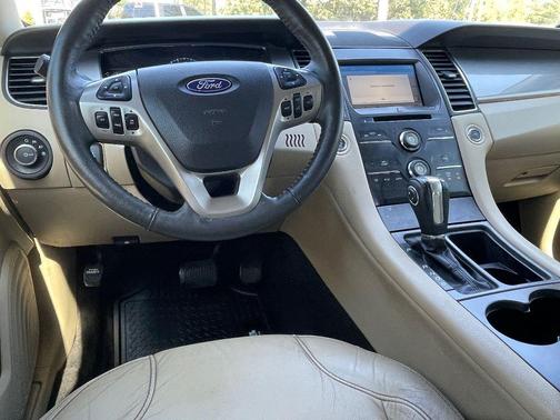 2018 Ford Taurus SEL