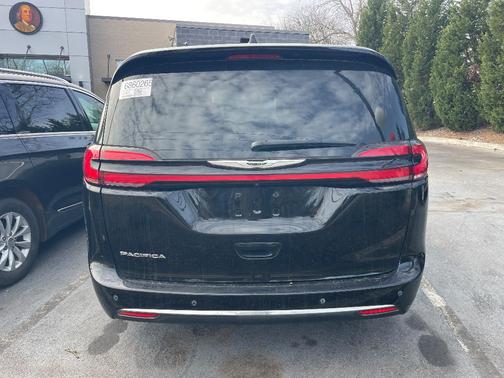 2024 Chrysler Pacifica Touring
