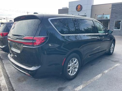 2024 Chrysler Pacifica Touring