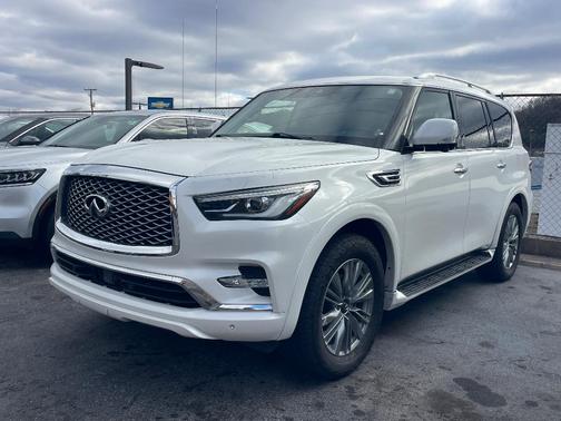 2023 INFINITI QX80 Luxe