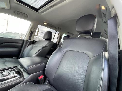 2023 INFINITI QX80 Luxe