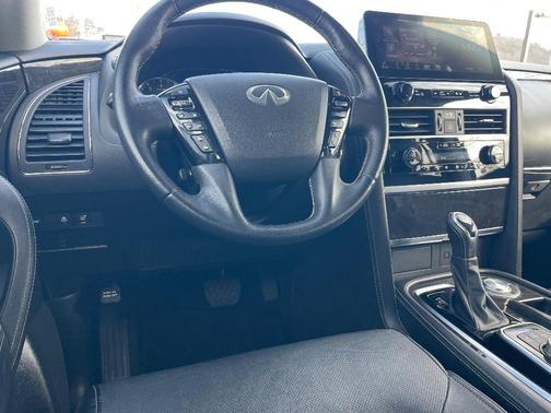 2023 INFINITI QX80 Luxe