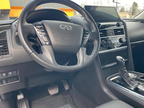 2023 INFINITI QX80 Luxe