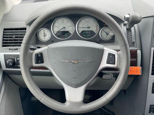 2010 Chrysler Town & Country Touring