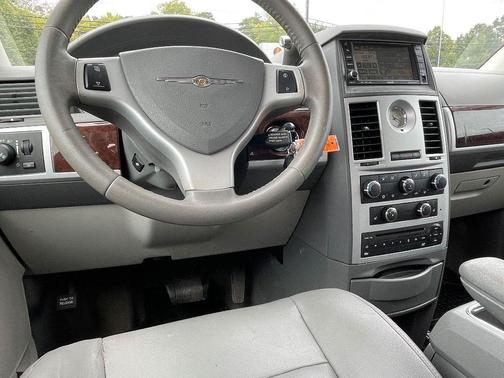 2010 Chrysler Town & Country Touring