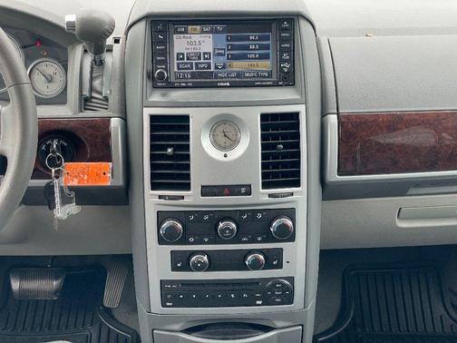 2010 Chrysler Town & Country Touring