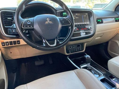 2020 Mitsubishi Outlander SE