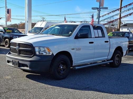 2018 RAM 1500 Tradesman Crew Cab 4x4 57' Box