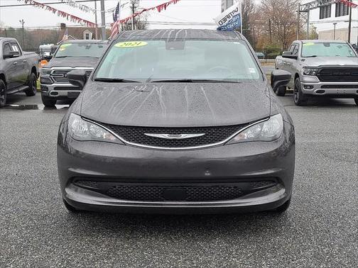 2021 Chrysler Voyager LX