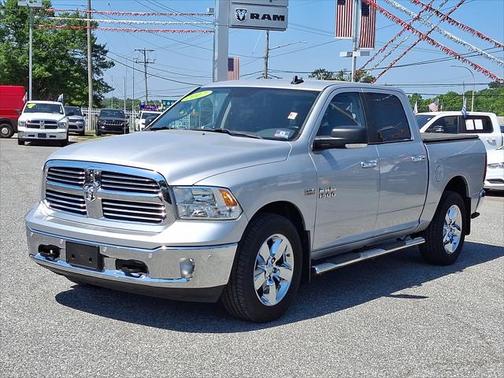 2017 RAM 1500 Big Horn Crew Cab 4x4 57' Box