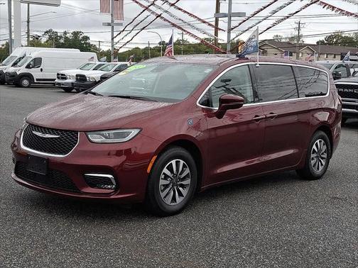 2022 Chrysler Pacifica Hybrid Touring L