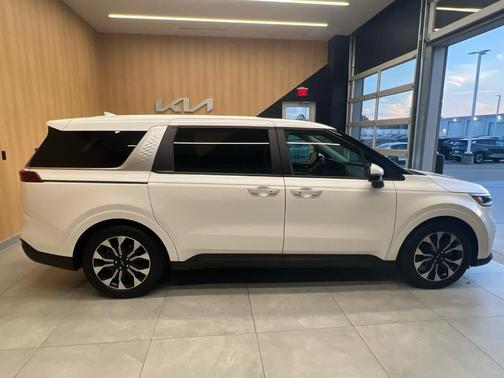 2022 Kia Carnival EX