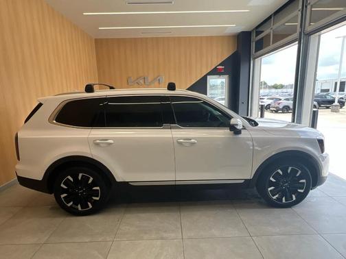 Glacial White Pearl 2024 Kia Telluride SX