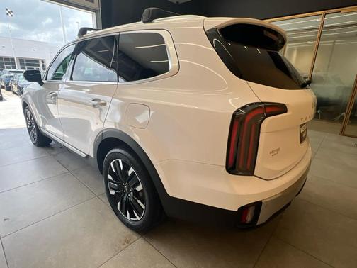 Glacial White Pearl 2024 Kia Telluride SX