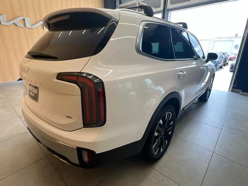 Glacial White Pearl 2024 Kia Telluride SX