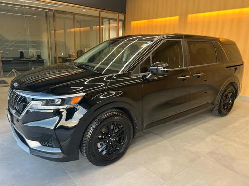 2023 Kia Carnival LX