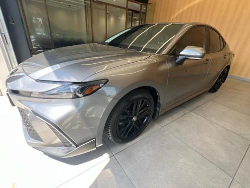 Metal 2025 Toyota Camry SE