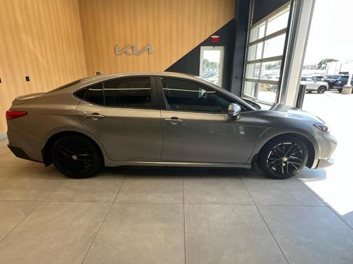 Metal 2025 Toyota Camry SE
