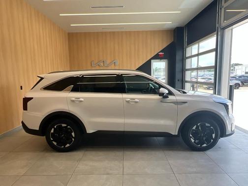 Glacial White Pearl 2026 Kia Sorento S
