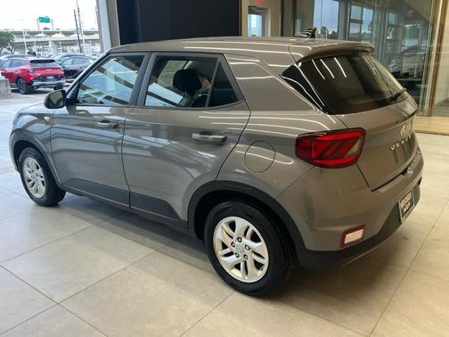 2022 Hyundai VENUE SE