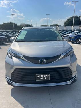 2022 Toyota Sienna XLE