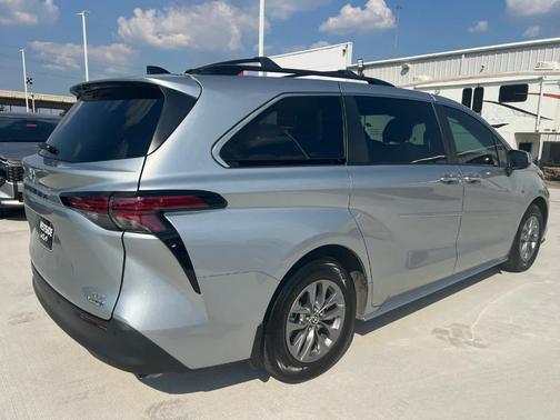 2022 Toyota Sienna XLE