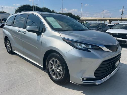 2022 Toyota Sienna XLE
