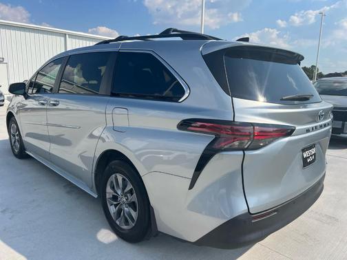 2022 Toyota Sienna XLE